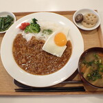 トーコーキッチン - お年玉チキンカレー 副菜二品 豚汁