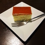 プリマベーラ - ランチメニューに + 250円 でデザートとドリンクが付きます。本日のデザートはチーズケーキでした。