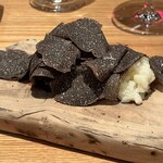 やまぐち - 8時間蒸しあげた蝦夷鮑、りんご（こみつ）とパルメジャーチーズのリゾット、黒トリュフ