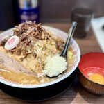 麺屋 神工 - ラーメンミニ(980円)＋たまねぎ(70円)＋生たまご(80円) ※野菜・にんにく少・あぶら・アレ(キクラゲ)