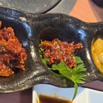 元祖ホルモン脇田屋 - キムチ三種盛り(よっちゃんキムチとチャンジャ、脇田屋キムチ)