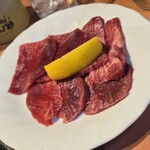 元祖ホルモン脇田屋 - タン(しお)