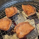 元祖ホルモン脇田屋 津店 - 上タン(しお)