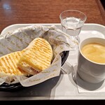 レイルウェイクラブ - ハムたまごパニーニ＆ブレンドコーヒー：530円