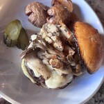 OVERWHELM HAMBURGER & BAR STAND - マッシュルームモッツァレラチーズバーガー