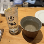 天神 NUMBERSHOT - 自家製レモンサワー300円　黒霧島（お湯割り）390円