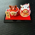 お菓子のみよし 工場直売店 - 家にあった台座に飾ってみました