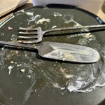 椿サロン 銀座 - ちょっと使いづらいフォークとナイフ