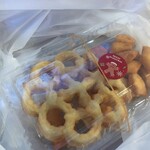 南インド料理 レジナ - なんとローズクッキーのおみやげも!(南インドのクリスチャンの家庭でクリスマスの時期に作られるそうです。絶妙な甘さとサックサク食感で美味しい♪)