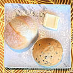 FARMS' KITCHEN MIKIKE TOKYO ODAIBA - ランチセット 2650円 のパン2種、バター