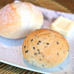 FARMS' KITCHEN MIKIKE TOKYO ODAIBA - ランチセット 2650円 のパン2種、バター