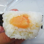 沖田精米 - 明太子おにぎり断面