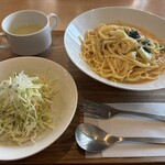 こむぎ日和 - ミートクリームパスタとサラダ