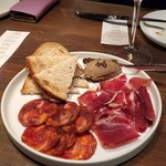 ダブリュー青山 ザ セラーアンドグリル - 