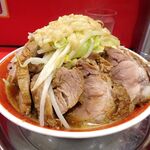 ラーメン タロー 五反田の陣 - 小ラーメン豚入り1,100円（野菜マシ、アブラ、あげ辛、削り節）
