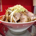 ラーメン タロー 五反田の陣 - 小ラーメン豚入り1,100円（野菜マシ、アブラ、あげ辛、削り節）