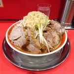 ラーメン タロー 五反田の陣 - 小ラーメン豚入り1,100円（野菜マシ、アブラ、あげ辛、削り節）