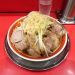 ラーメン タロー 五反田の陣 - 小ラーメン豚入り1,100円（野菜マシ、アブラ、あげ辛、削り節）