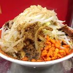 ラーメン タロー 五反田の陣 - 小ラーメン豚入り1,100円（野菜マシ、アブラ、あげ辛、削り節）