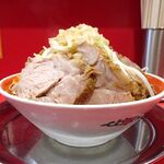 ラーメン タロー 五反田の陣 - 小ラーメン豚入り1,100円（野菜マシ、アブラ、あげ辛、削り節）