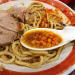 ラーメン タロー 五反田の陣 - 小ラーメン豚入り1,100円（野菜マシ、アブラ、あげ辛、削り節）