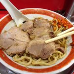 ラーメン タロー 五反田の陣 - 小ラーメン豚入り1,100円（野菜マシ、アブラ、あげ辛、削り節）
