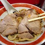 ラーメン タロー 五反田の陣 - 小ラーメン豚入り1,100円（野菜マシ、アブラ、あげ辛、削り節）