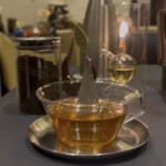 プレゼンテ スギ - ㉔食後のお飲み物　サクラケムシのフン茶
      サクラケムシのフン