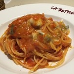 ラ・ベットラ・ダ・オチアイ - ゴルゴンゾーラチーズ入りトマトソーススパゲティ