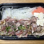 大王炭火焼 - 開けた瞬間から、地鶏の香り　ニンニク臭がたまらん。