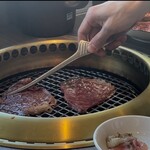 焼肉の名門 天壇 - 奏コース(2人前)、ミルフィーユロースはお店の方に焼いていただきます
