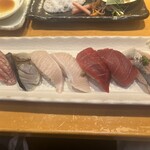 うまい鮨勘 - 炙り天然まぐろ大とろにぎり670円 ・炙り〆さば230円 ・ぶりにぎり340円×2・本まぐろ中とろ560円×2・真あじ230円