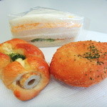 サカエヤベーカリー - 料理写真:ちくわパンとやわらかタマゴ入りカレーパンとサンドイッチ