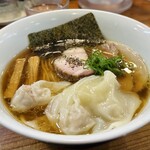 ユナイテッド ヌードル アメノオト - 肉わんたん醤油そば