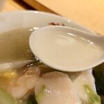 中華料理福臨門 - 海鮮そば980円のスープ