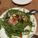 caillou - チーズを選んだらサラダで登場