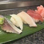 丸万寿司 - 回らんやつ