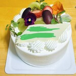 パティスリーシュウ - 4号サイズ。結構高さがあります。断面撮る前に夢中で食べちゃった笑