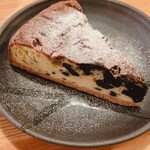 MEAT×MEET - ⚪︎︎クッキー&クリームのベイクドチーズケーキ¥600しっとり生地で優しい甘さ＾＾