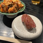 焼肉牛印 京橋エドグラン店 - 肉寿司、キムチサラダ