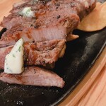 MEAT×MEET - ⚪︎︎厚切り豚肩ロース鉄板ステーキ¥1480
                                登場した時の香り！ジュージュー音がASMRのよう！ポテト、カリホクッ！お肉も分厚くてジューシー！