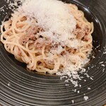 MEAT×MEET - ⚪︎粗挽きミンチのボロネーゼ¥1180
      山盛りチーズ+¥400