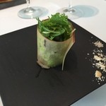 ハインツ・ベック - ハーブのサラダ、ふじりんご巻