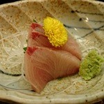 日本料理 吉水 - 日替わり定食に付くワラサの刺身