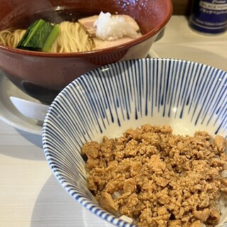 タナカ ロボ - 料理写真:✅豚と鶏の醤油中華そば¥850 
☑️鶏そぼろ丼(限定15食)¥200
　※先会計、キャッシュオンリー