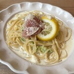 喫茶 とおりみち - 生ハムとアボカドのレモンクリーム