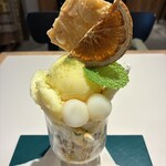 Art Gallery Cafe 茶々華 - グラスの下は生クリーム、スポンジ、塩ミルクアイス、柚子ソース、グラノーラ、ナタデココ、ヨーグルト