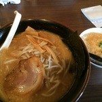 陳麻家 - 家系とんこつ醤油らーめん＋とろろご飯セット