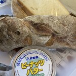 グルマンヴィタル 垂井本店 - 中央大きなのが　石窯パリスエッテ醍醐味です