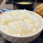 とんかつ 鉄 - べちゃっとした柔らかめのご飯